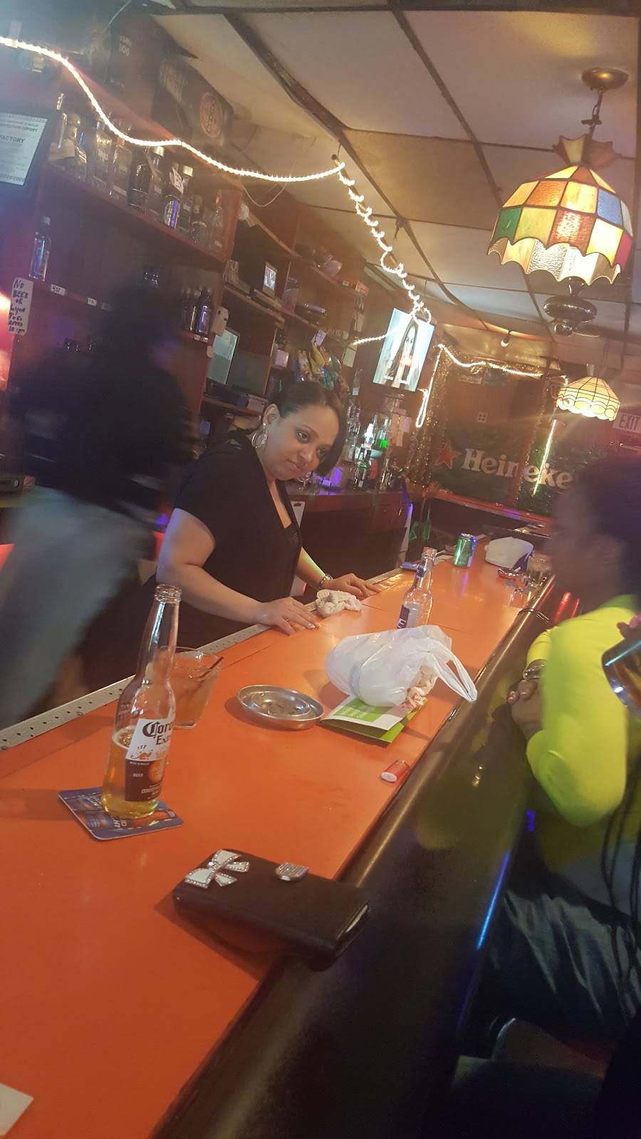 Coney Island Texas Wiener Shop | restaurant | 63 Branford Pl, Newark, NJ 07102, USA | 9736436133 OR +1 973-643-6133