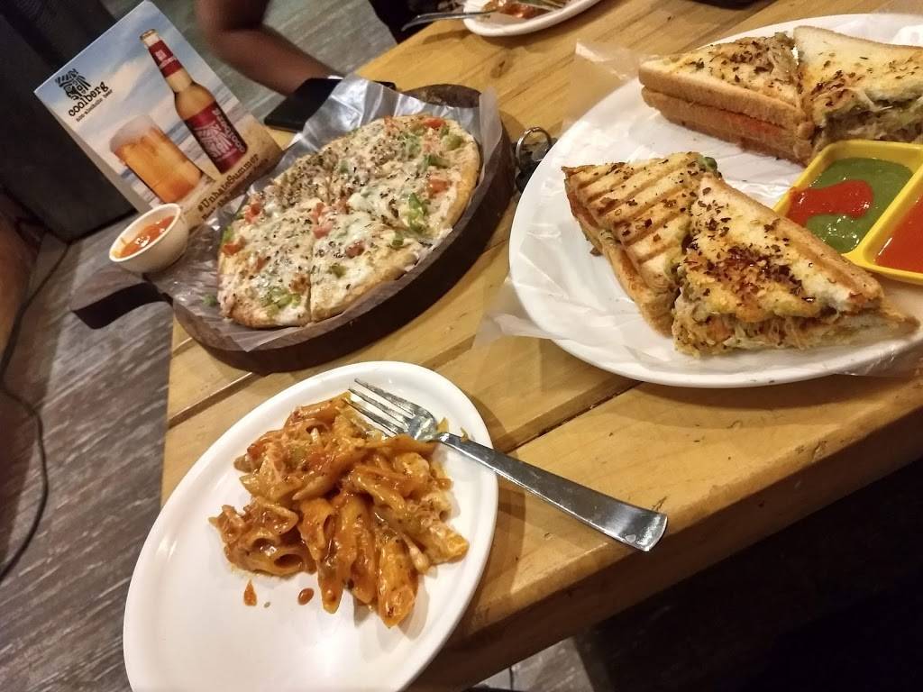 Burger King | restaurant | 300 Tecumseh Rd E, Windsor, ON N8X 5E8, Canada | 5199731221 OR +1 519-973-1221