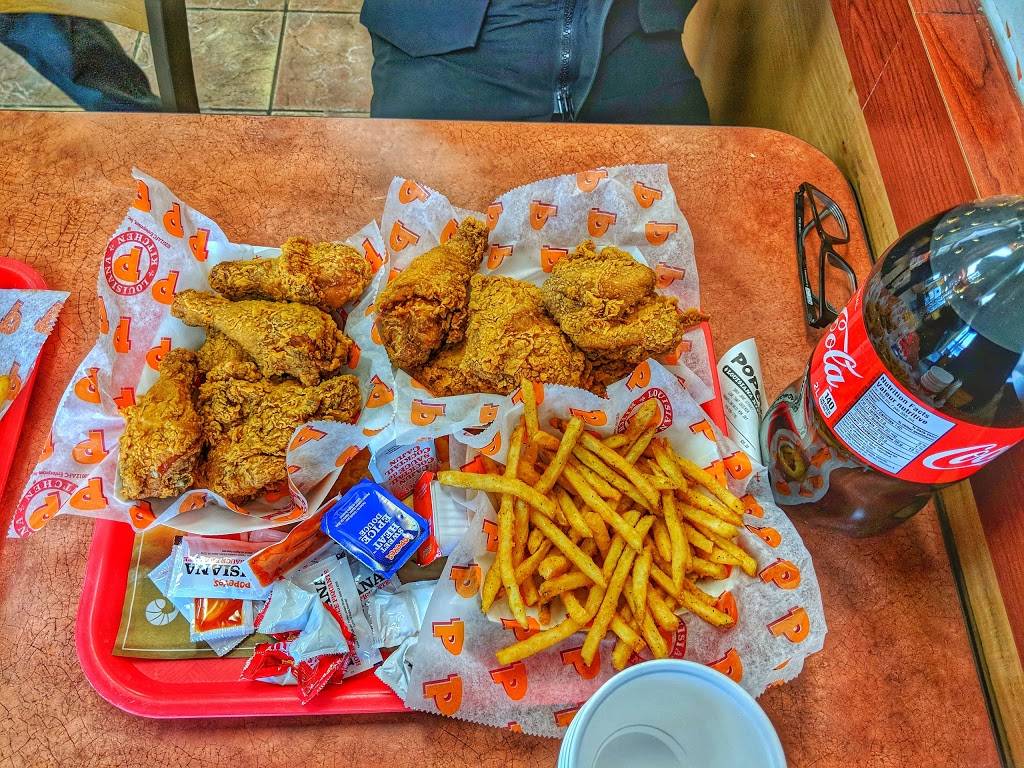 Popeyes Louisiana Kitchen | restaurant | 3865 Jane St, North York, ON M3N 2K1, Canada | 4166361786 OR +1 416-636-1786