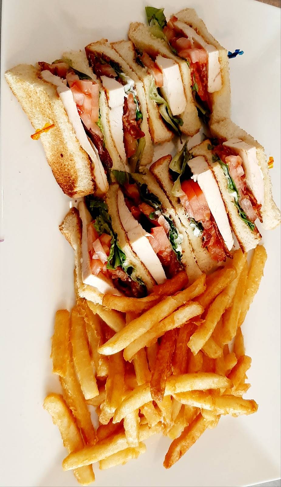 MAMA ROSA on Roncesvalles | restaurant | 5 Roncesvalles Ave, Toronto, ON M6R 2K2, Canada | 6473451995 OR +1 647-345-1995