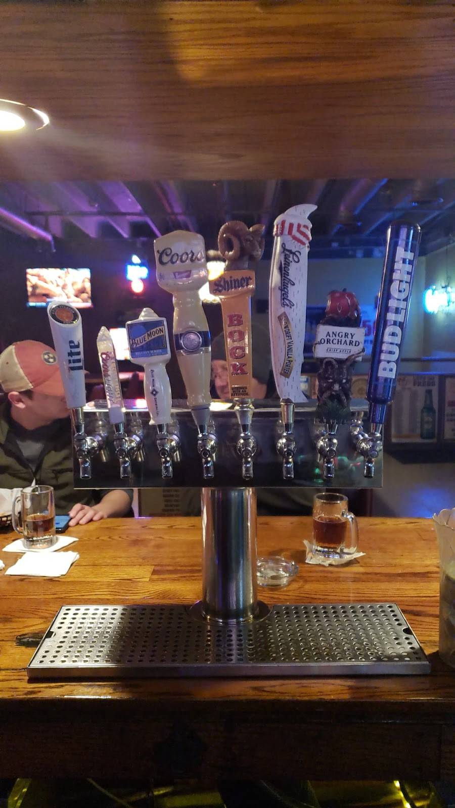 Vinne Ts Clubhouse | restaurant | 221 E 8th St, Cookeville, TN 38501, USA | 9313722582 OR +1 931-372-2582