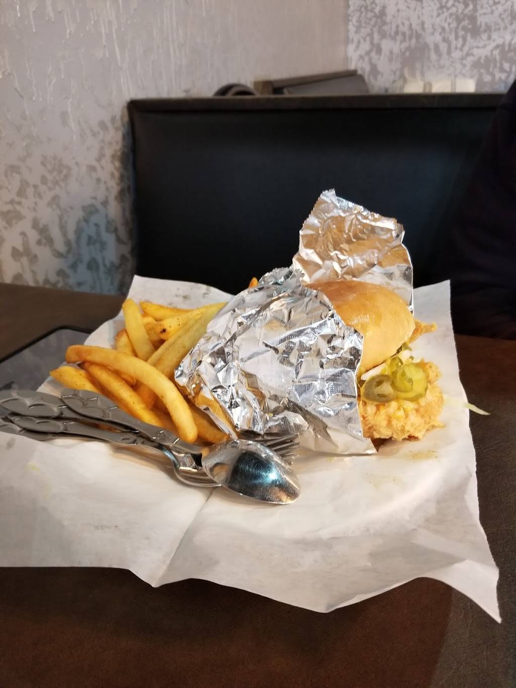 Texas Fish Place | restaurant | 12403 Veterans Memorial Dr, Houston, TX 77014, USA | 2817818375 OR +1 281-781-8375