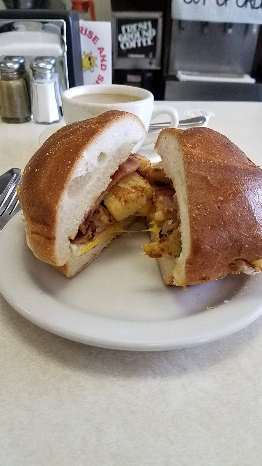 Rise N Shine Diner | restaurant | 14 Main St, Eatontown, NJ 07724, USA | 7325428042 OR +1 732-542-8042