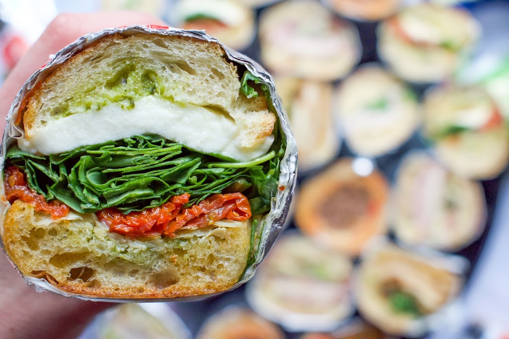 Nonnas Pizza & Sandwiches | meal takeaway | 925 W Randolph St, Chicago, IL 60607, USA | 3126907323 OR +1 312-690-7323