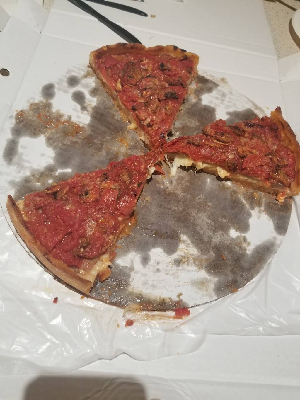 Lou Malnatis Pizzeria - Carry Out | meal delivery | 1048 Commons Dr, Geneva, IL 60134, USA | 6302081600 OR +1 630-208-1600