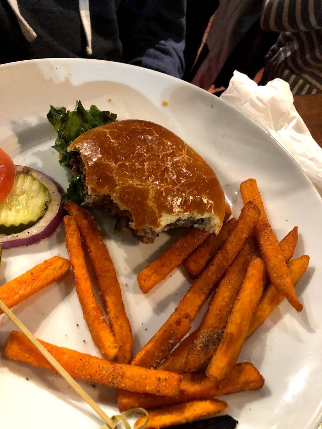 TGI Fridays | restaurant | 125 White Spruce Blvd, Rochester, NY 14623, USA | 5854246700 OR +1 585-424-6700