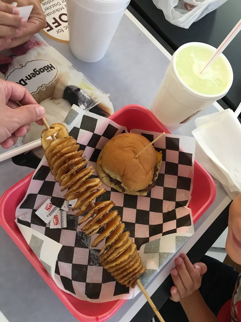 Burger Barn Fresh Burgers & Shakes | restaurant | 10300 Southside Blvd unit 3120, Jacksonville, FL 32256, USA | 9043795350 OR +1 904-379-5350