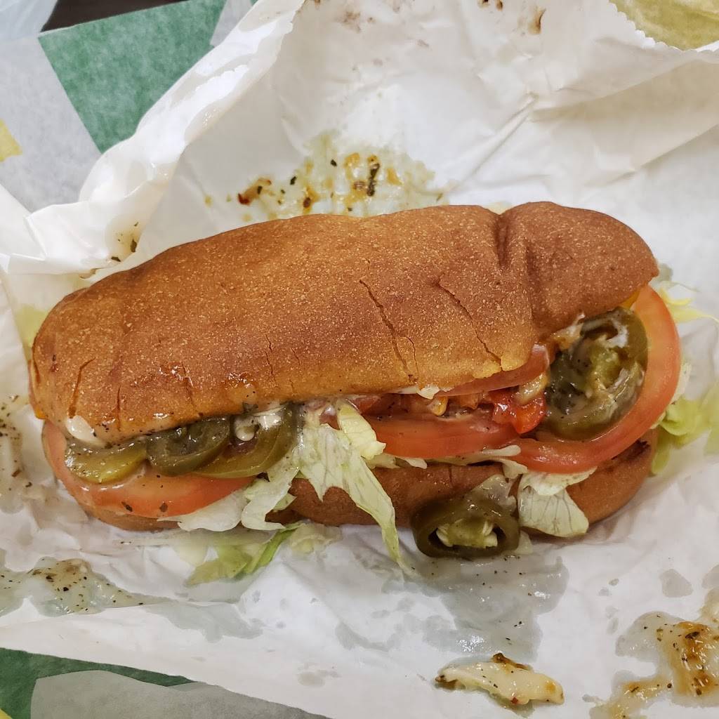 Subway | restaurant | 125 The Queensway Unit D1, Etobicoke, ON M8Y 1H6, Canada | 4162596886 OR +1 416-259-6886