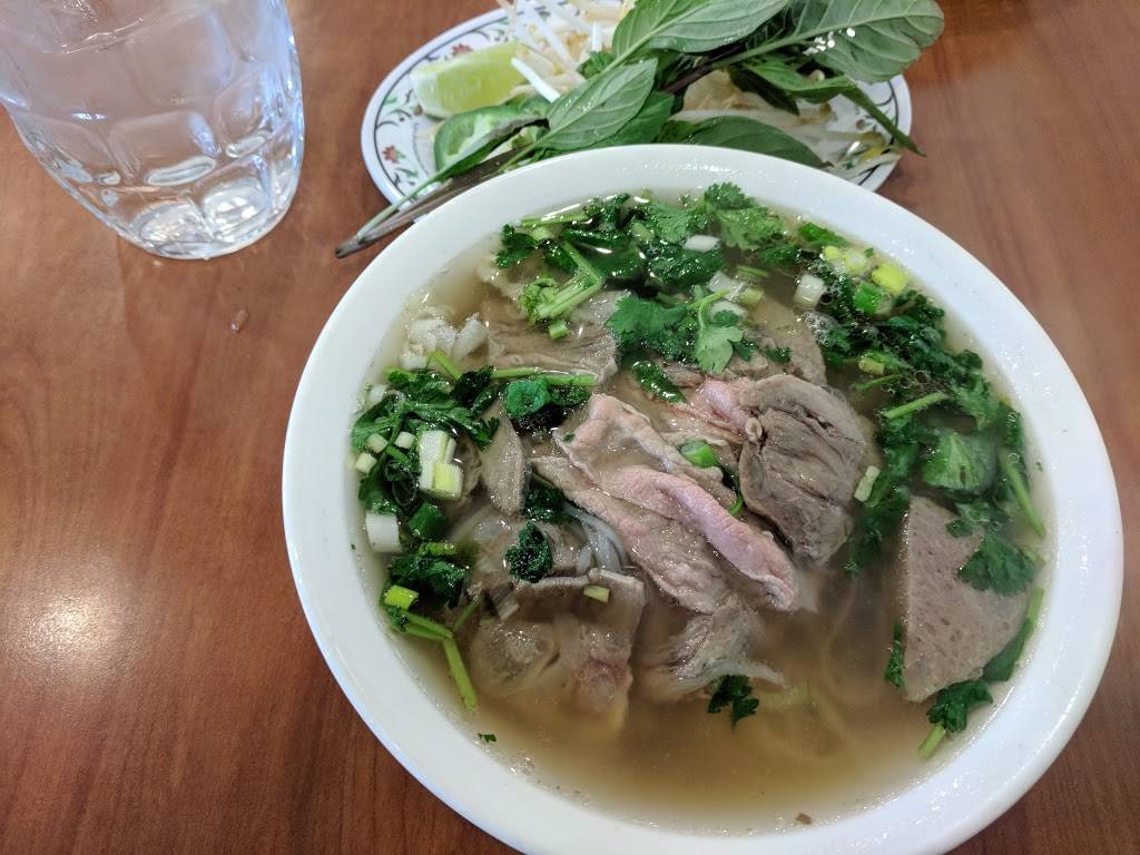 New Saigon Restaurant | restaurant | 333 Union Ave #201, Bakersfield, CA 93307, USA | 6616312538 OR +1 661-631-2538