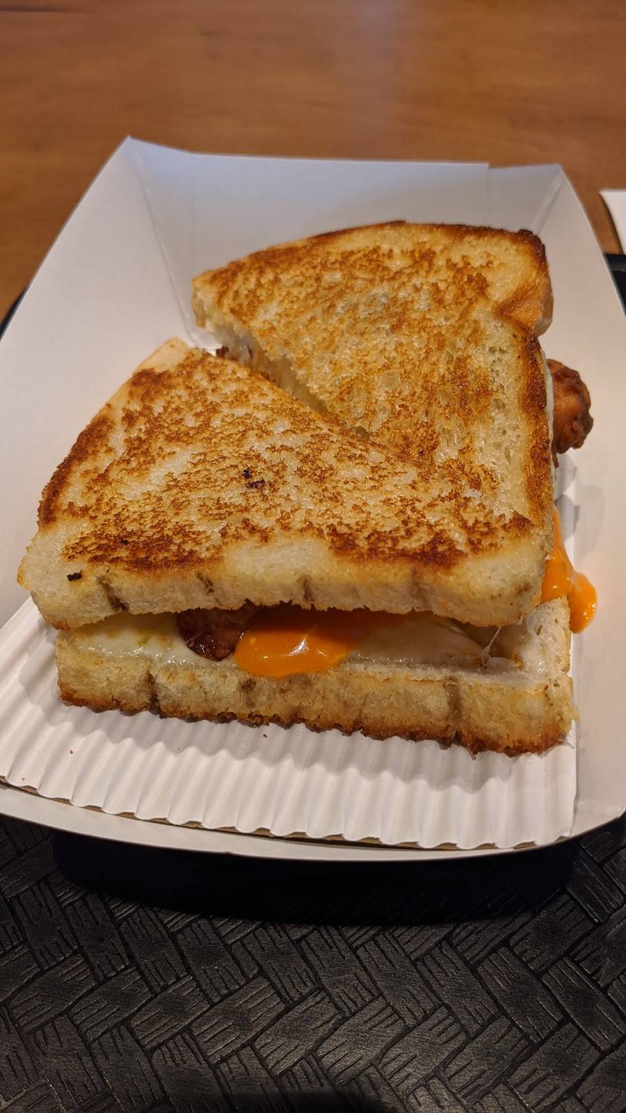 Melt Shop | restaurant | 2820 S Eagle Rd, Newtown, PA 18940, USA | 2676859559 OR +1 267-685-9559