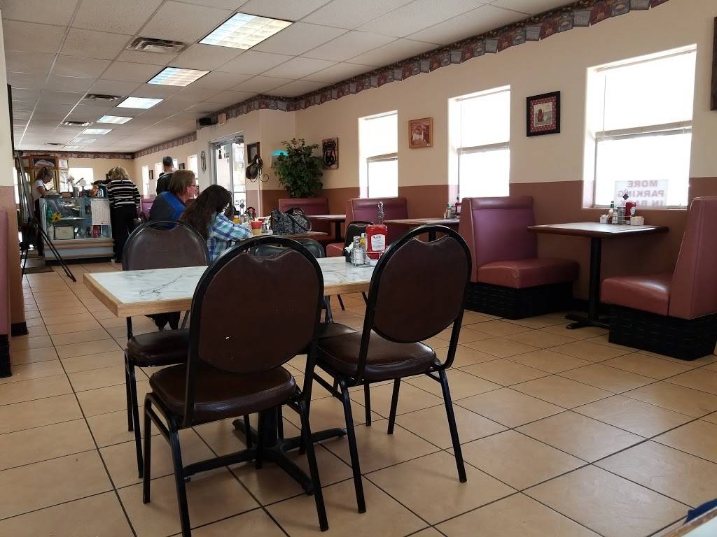 Chili Hills Restaurant Moriarty | restaurant | 1805 US 66 West, Moriarty, NM 87035, USA | 5058325458 OR +1 505-832-5458