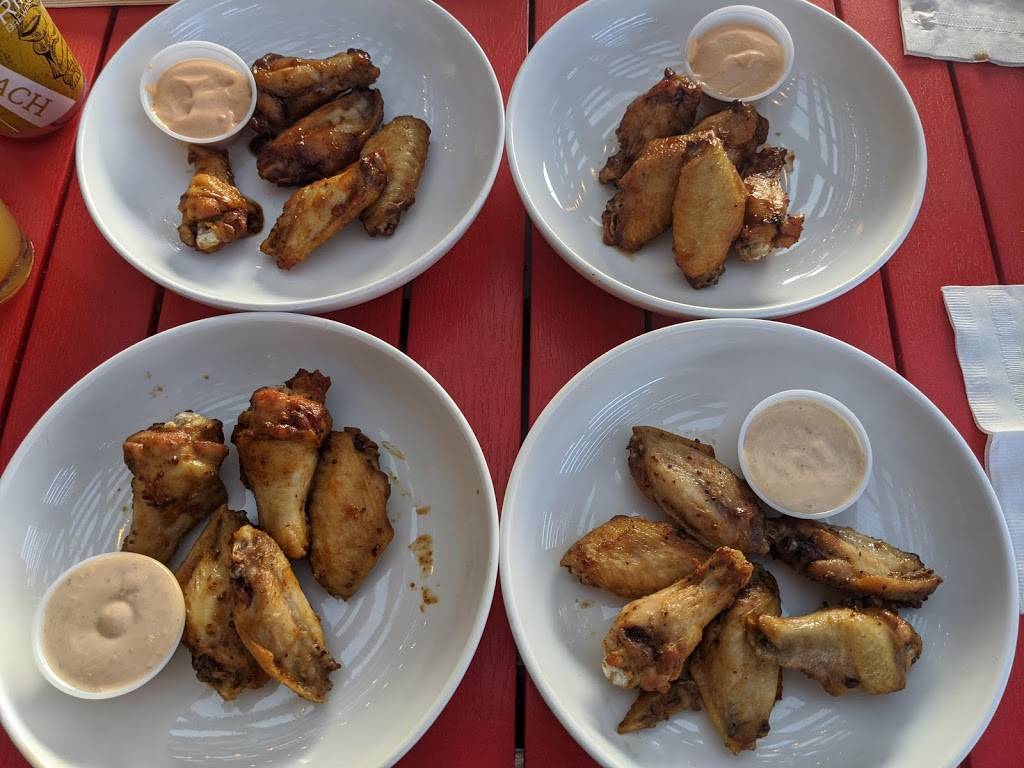 Quirks Great Neck | restaurant | 1336 N Great Neck Rd, Virginia Beach, VA 23454, USA | 7574811600 OR +1 757-481-1600