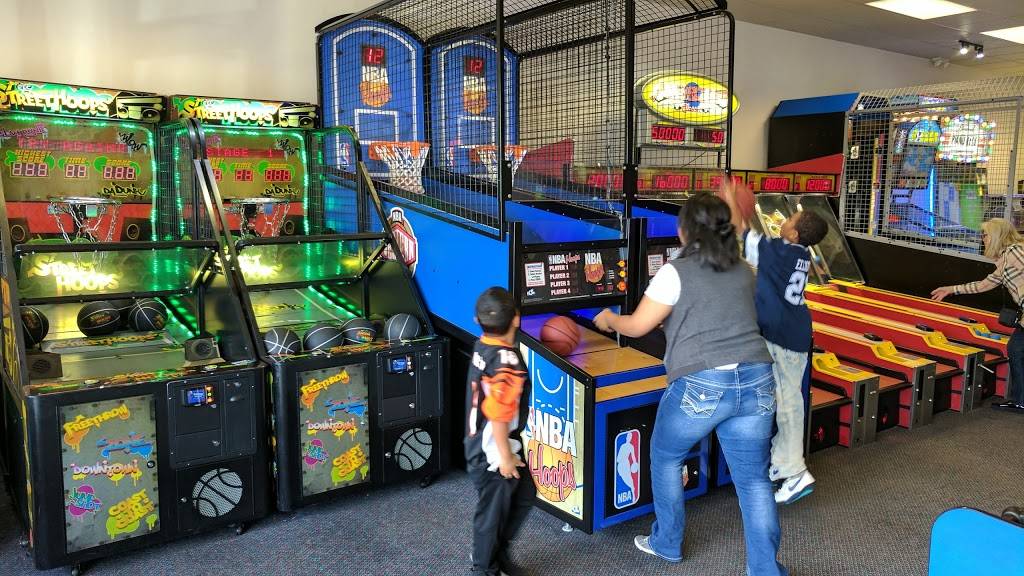 Chuck E. Cheeses | restaurant | 2779 W Market St, Akron, OH 44333, USA | 3308698211 OR +1 330-869-8211