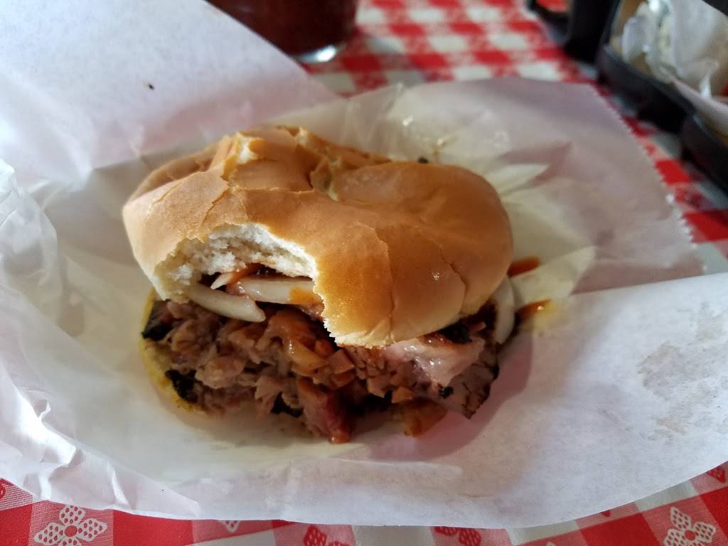 Rudys "Country Store" and Bar-B-Q | restaurant | 7970 Gateway Blvd E, El Paso, TX 79907, USA | 9155914877 OR +1 915-591-4877