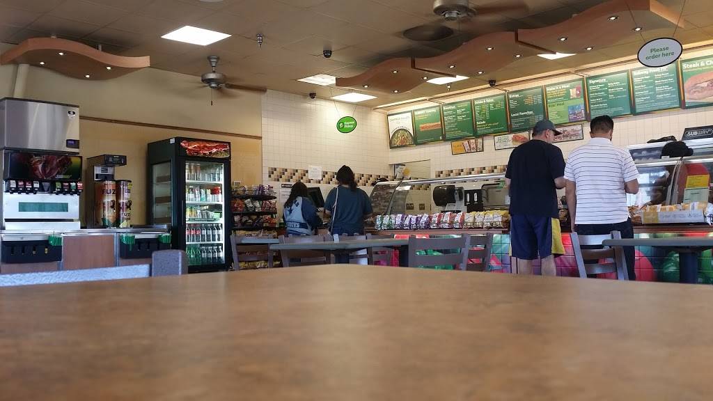 Subway | restaurant | 2448 N Clovis Ave, Fresno, CA 93727, USA | 5592922020 OR +1 559-292-2020
