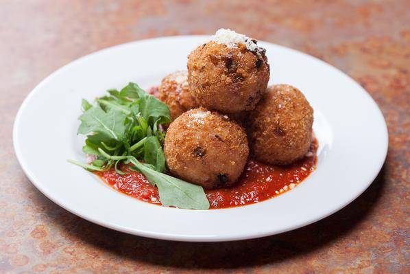 Fino Bistro Bar Pizzeria | restaurant | 8225 N Denver Ave, Portland, OR 97217, USA | 5032862100 OR +1 503-286-2100