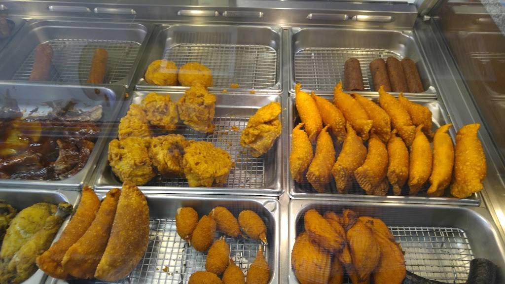 El Morivivi Restaurant | restaurant | 1127 Pembroke St # 1, Bridgeport, CT 06608, USA | 2033660255 OR +1 203-366-0255