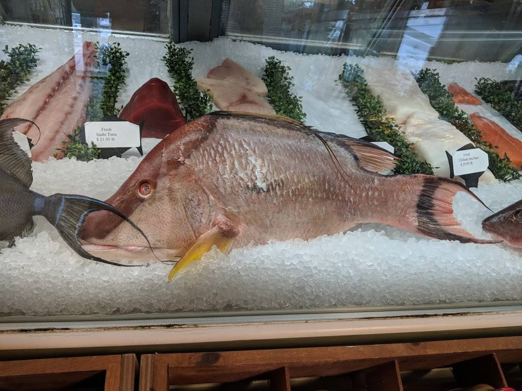 Lighthouse Seafood | restaurant | 101 N Country Club Rd, Lake Mary, FL 32746, USA | 4073302425 OR +1 407-330-2425