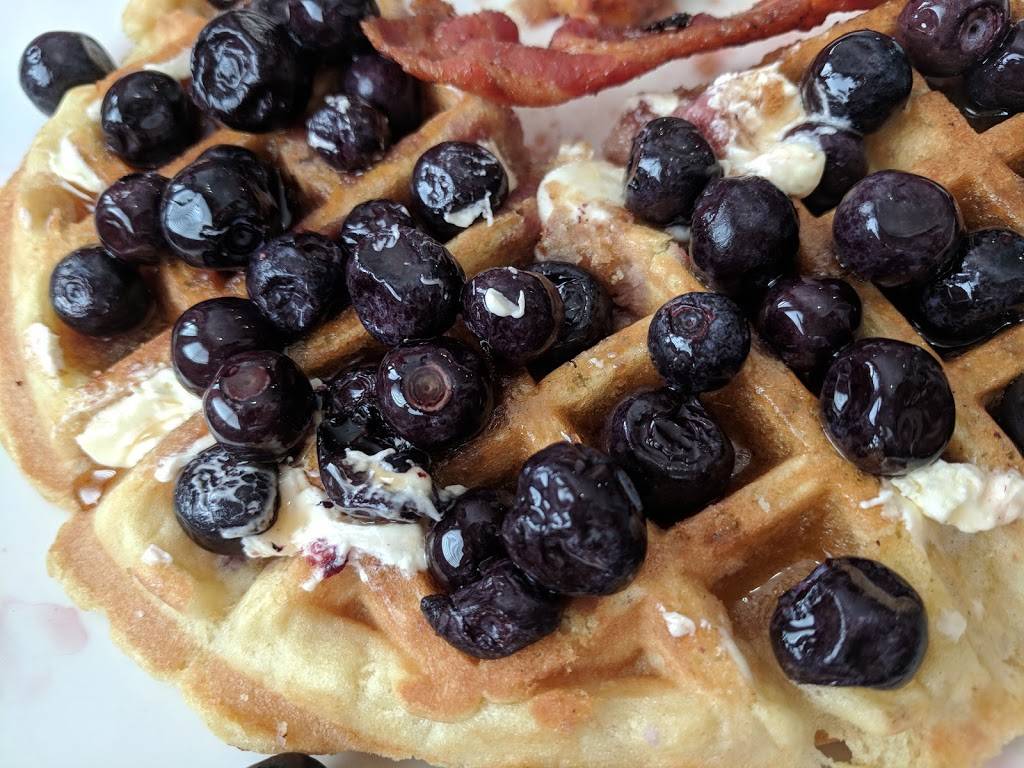 The Milk Bottle | restaurant | 785 Broadway, Raynham, MA 02767, USA | 5088226833 OR +1 508-822-6833