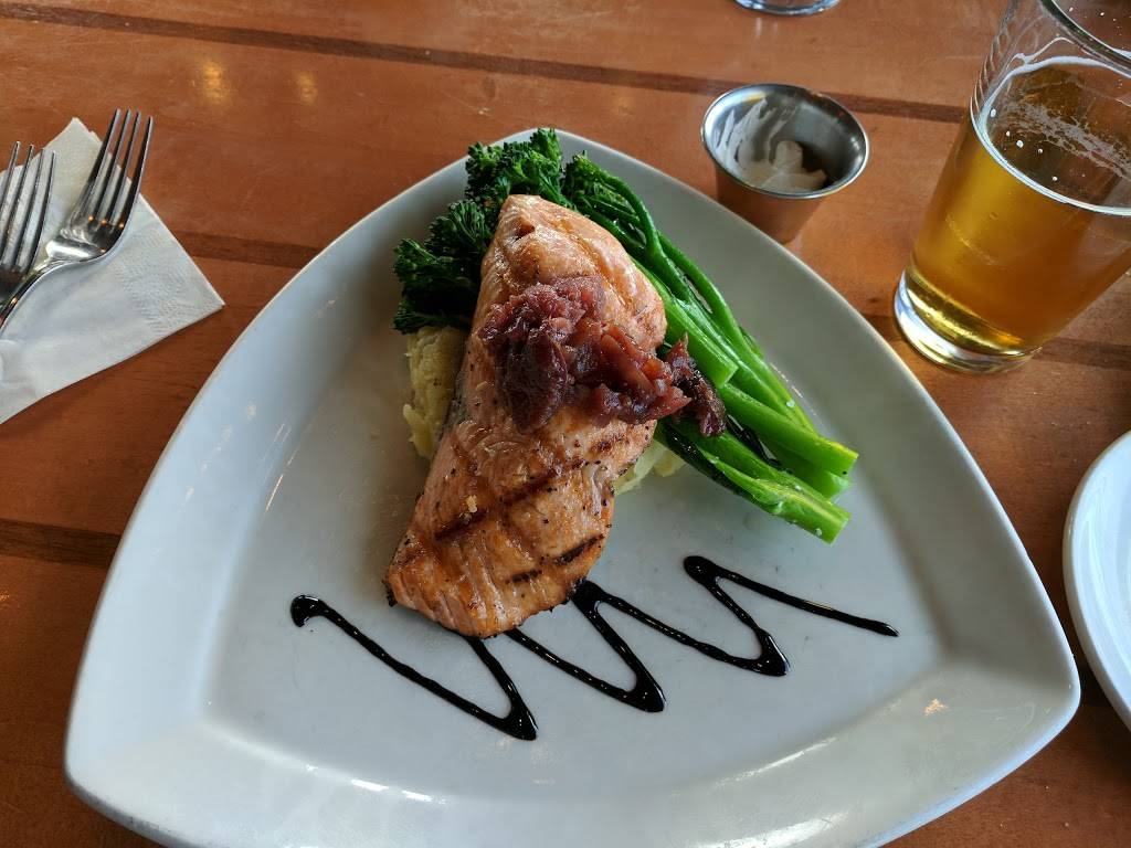 Ivars Fish Bar | restaurant | 710 Front St, Mukilteo, WA 98275, USA | 4253489812 OR +1 425-348-9812