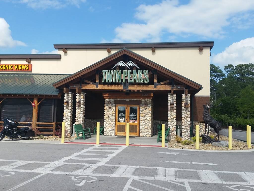 Twin Peaks Jacksonville | restaurant | 302 Western Blvd, Jacksonville, NC 28546, USA | 9104678374 OR +1 910-467-8374