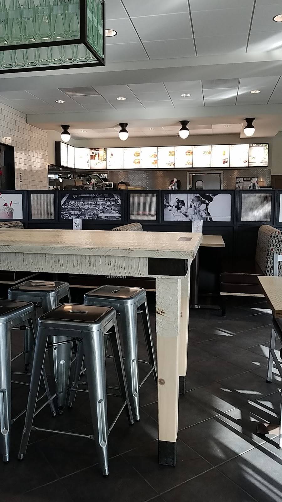 Chick-fil-A | restaurant | 2102 Spring Stuebner Rd Stubner and, Holzwarth Rd, Spring, TX 77389, USA | 2813537500 OR +1 281-353-7500