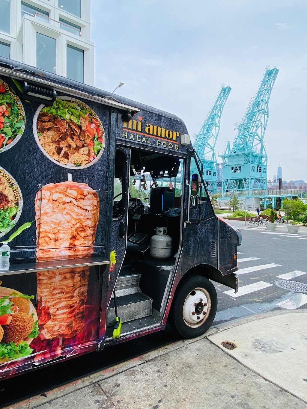 Mi Amor Halal Food Truck | restaurant | 50 River St, Brooklyn, NY 11249, USA | 3478795510 OR +1 347-879-5510