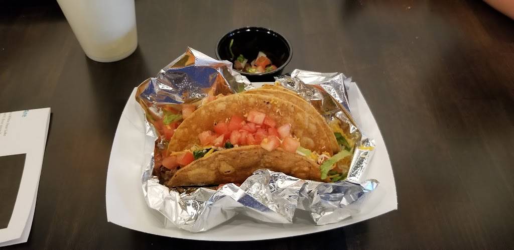 Red Luna Taco Factory | restaurant | 5960 US-61, White Bear Lake, MN 55110, USA | 6517887136 OR +1 651-788-7136