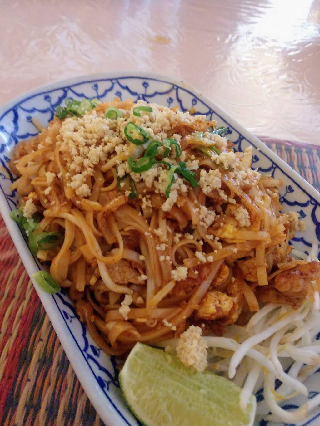 Thai Kitchen | restaurant | 122 N 11th Ave, Hanford, CA 93230, USA | 5595831212 OR +1 559-583-1212