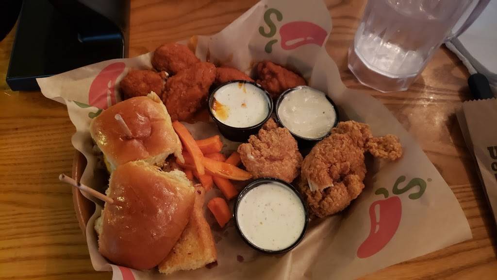 Chilis Grill & Bar | restaurant | 2211 Prairie Center Pkwy, Brighton, CO 80601, USA | 7206851492 OR +1 720-685-1492