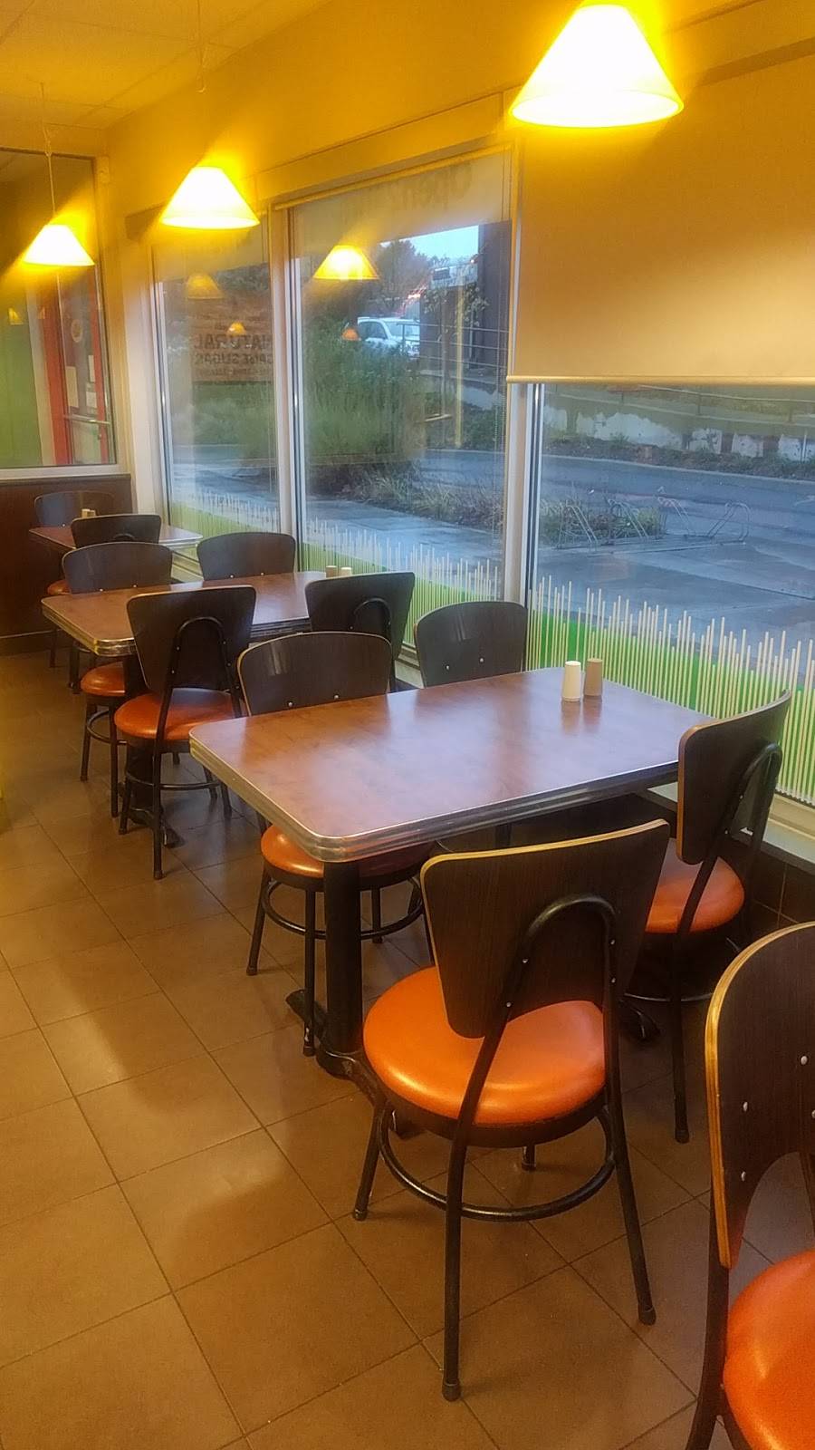 A&W Canada | restaurant | 41 Edgewater St, Kanata, ON K2L 1V7, Canada | 6138369595 OR +1 613-836-9595