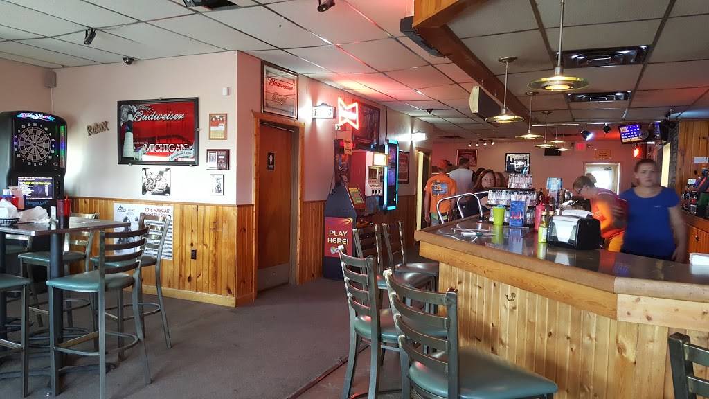 Beach House | restaurant | 198 N Shore Dr, Crystal, MI 48818, USA | 9892354969 OR +1 989-235-4969