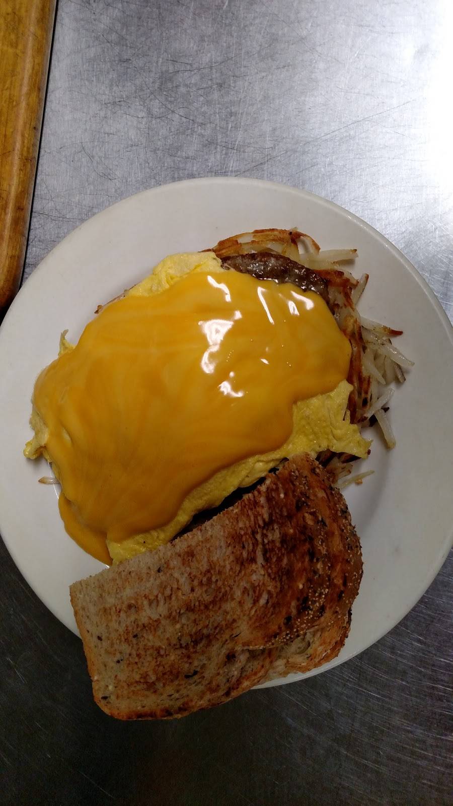 Trackside | restaurant | W2453 Oak St, Ashippun, WI 53003, USA | 9204747377 OR +1 920-474-7377