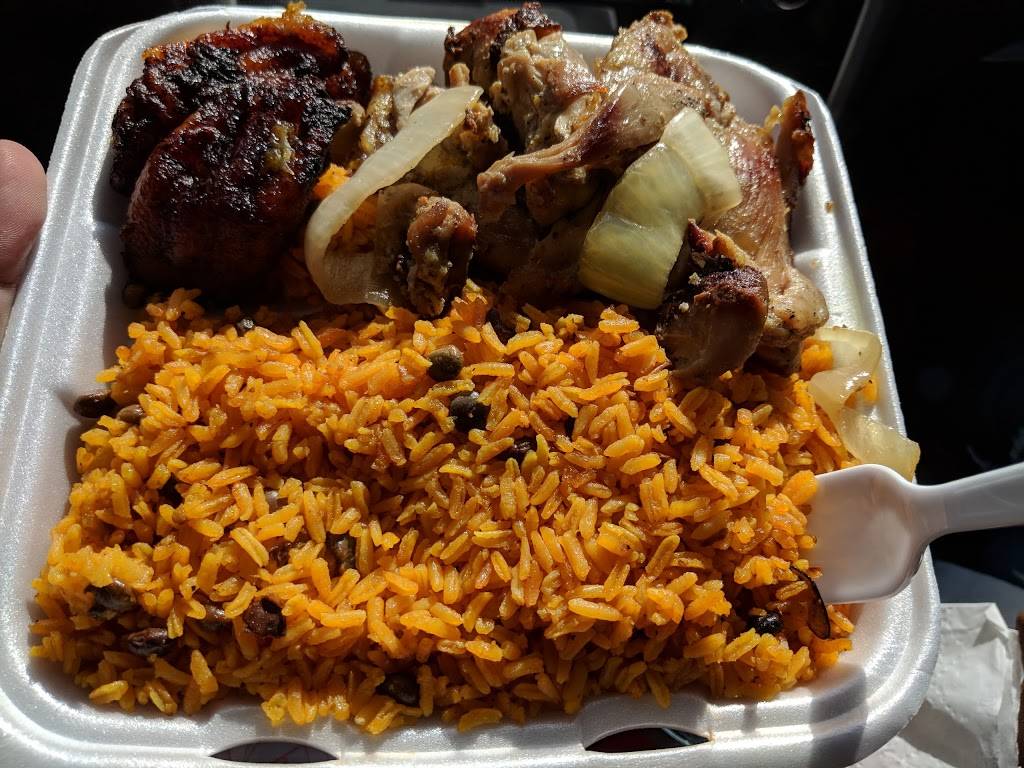 La Lechonera El Barrio | restaurant | 435 N Semoran Blvd, Orlando, FL 32807, USA | 4073843145 OR +1 407-384-3145