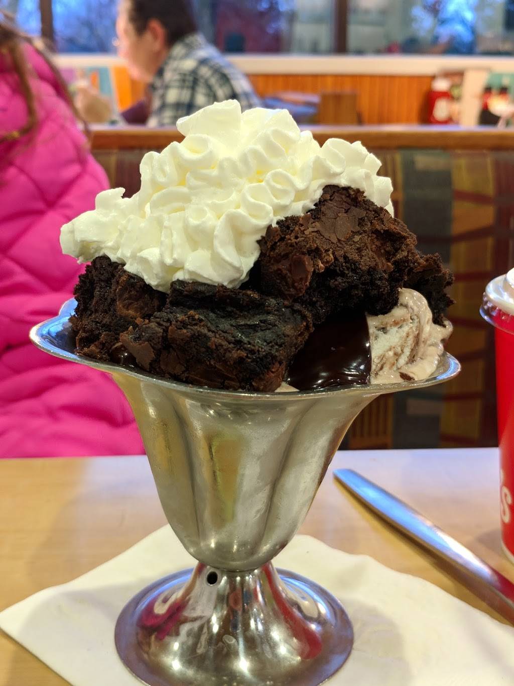 Friendlys | restaurant | 80 Lantana Dr, Hockessin, DE 19707, USA | 3022393100 OR +1 302-239-3100