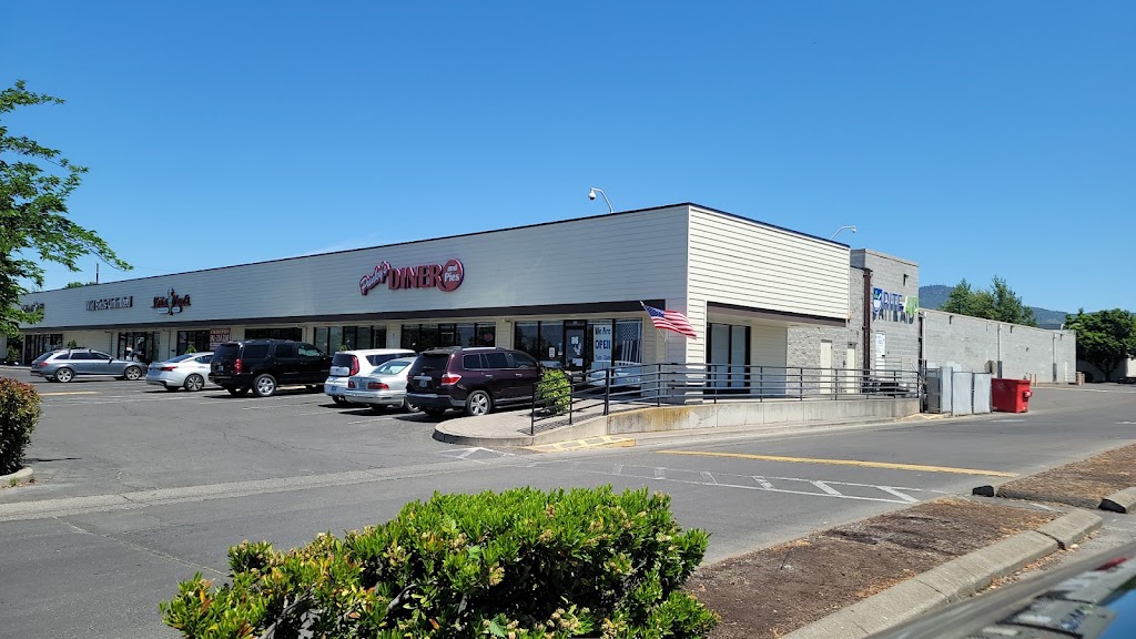 Punkys Diner and Pies | restaurant | 953 Medford Center, Medford, OR 97504, USA | 5414941957 OR +1 541-494-1957