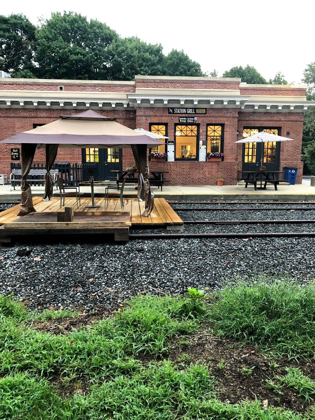 The Station Grill | restaurant | 59 Depot Ave, Falmouth, MA 02540, USA | 5082218622 OR +1 508-221-8622