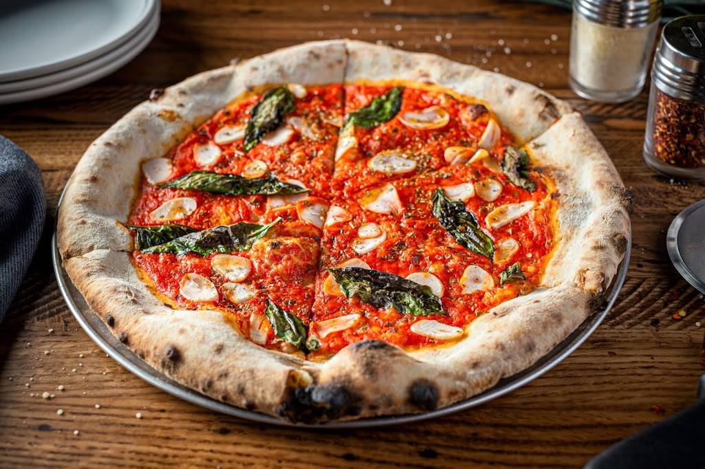 Roebuck Pizza | restaurant | 3159 N Broadway, Chicago, IL 60657, USA | 7738572229 OR +1 773-857-2229