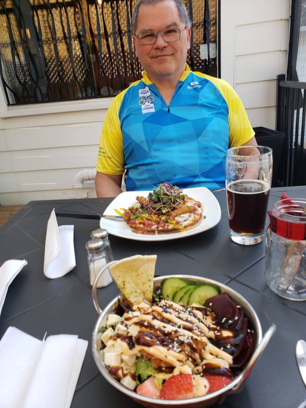 Pub Café La Maîtresse | restaurant | 144 Rue Champlain, Salaberry-de-Valleyfield, QC J6T 1X2, Canada | 4503711000 OR +1 450-371-1000