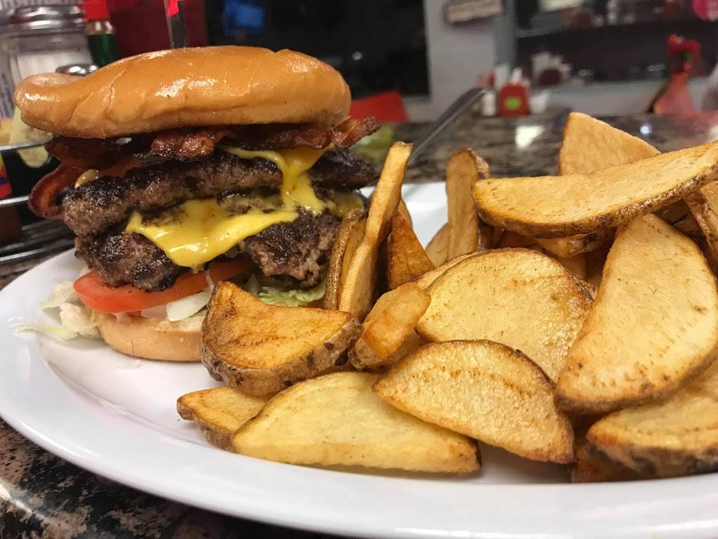 Kellys Big Burger | restaurant | 405 N Riverside Dr, Clarksville, TN 37040, USA | 9316470985 OR +1 931-647-0985