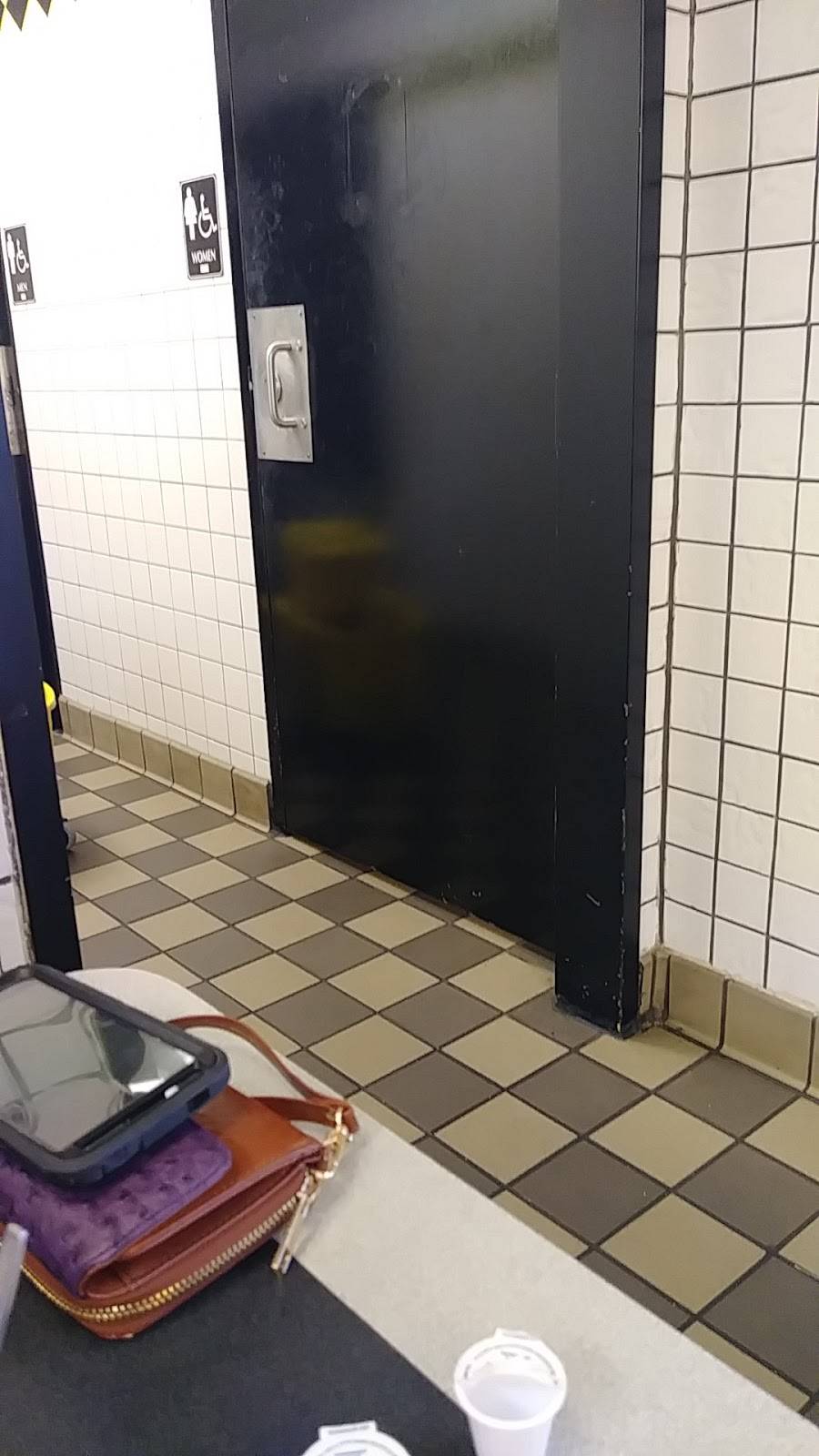 Waffle House | meal takeaway | 2122 Veterans Blvd, Dublin, GA 31021, USA | 4782749397 OR +1 478-274-9397