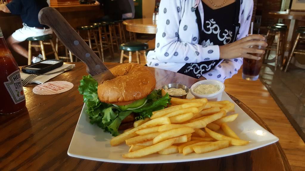 Blooms Irish Pub | restaurant | 2391 S El Camino Real, San Clemente, CA 92672, USA | 9492180120 OR +1 949-218-0120