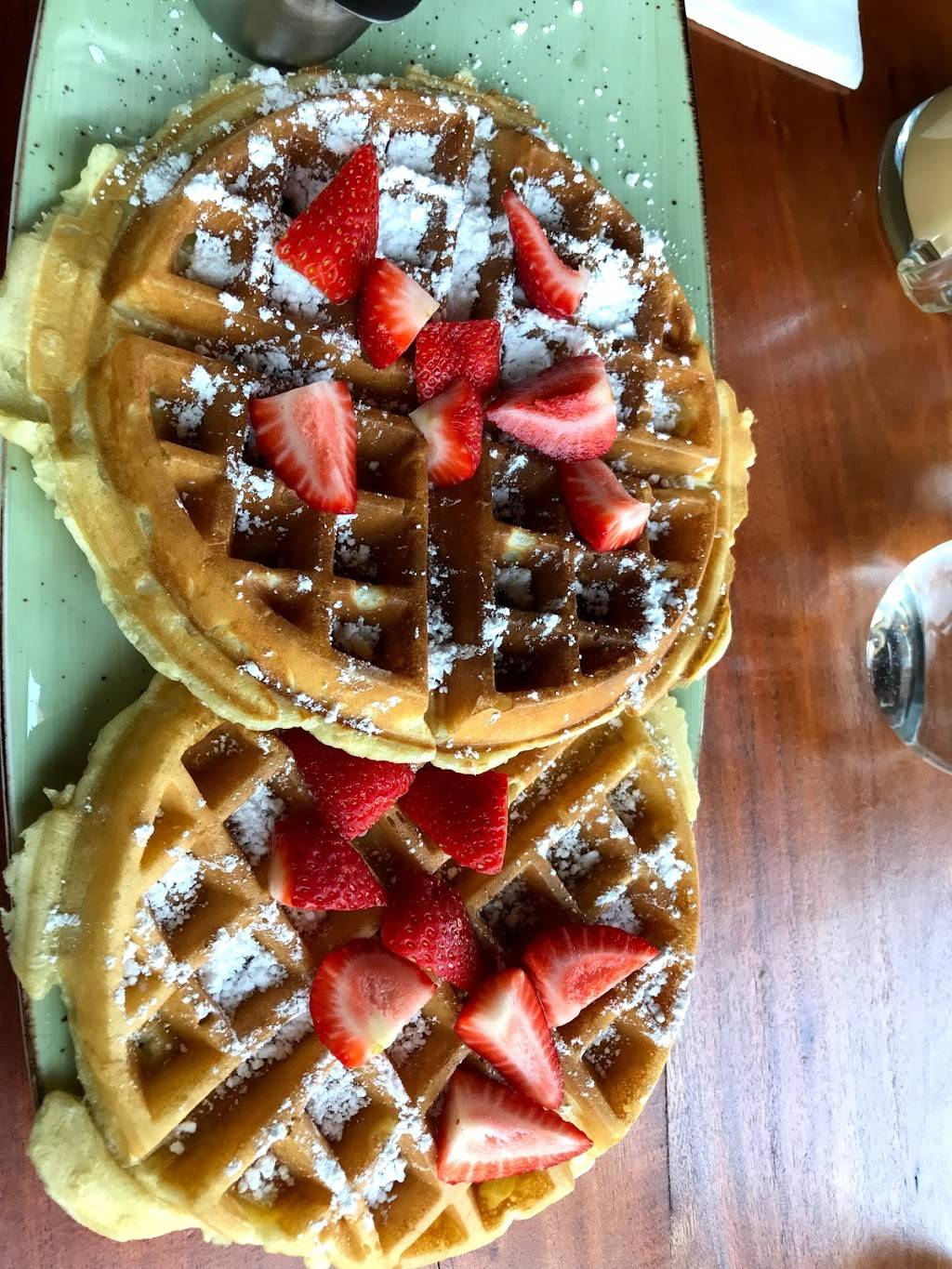 CrowdedHouse Restaurant | restaurant | 1161 Queen St E, Toronto, ON M4M 1L3, Canada | 4164060400 OR +1 416-406-0400