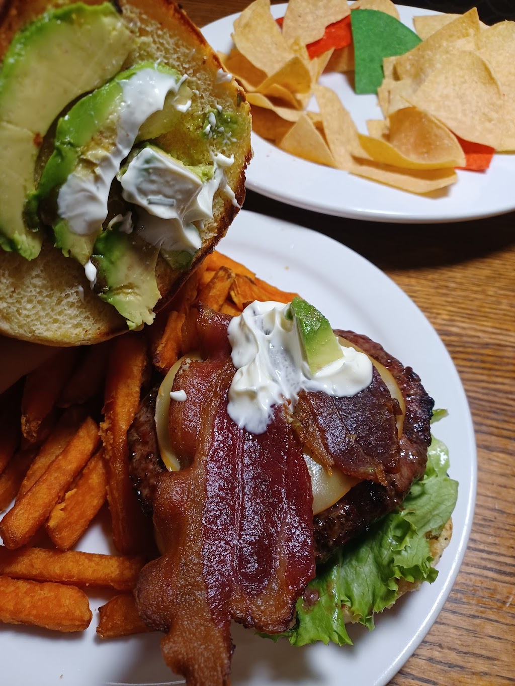 Barons Steakhouse & Bar | night club | 1911 E Kansas Ave, Garden City, KS 67846, USA | 6202757471 OR +1 620-275-7471