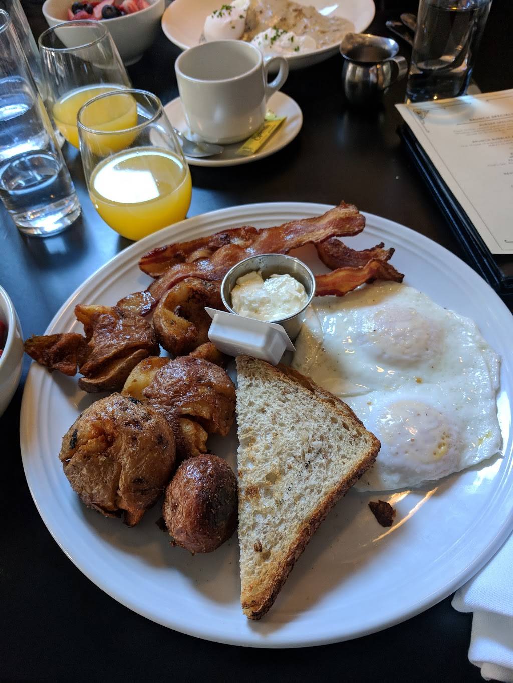 The Royal Grocer & Co. | restaurant | 2118 N Damen Ave, Chicago, IL 60647, USA | 7739047805 OR +1 773-904-7805