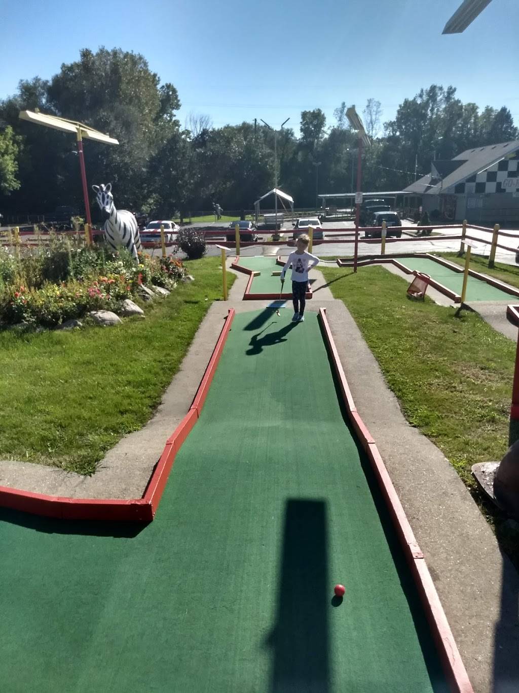 Sport-n-Fun Inc. | restaurant | 30749 Grand River Ave, Farmington, MI 48336, USA | 2484715100 OR +1 248-471-5100