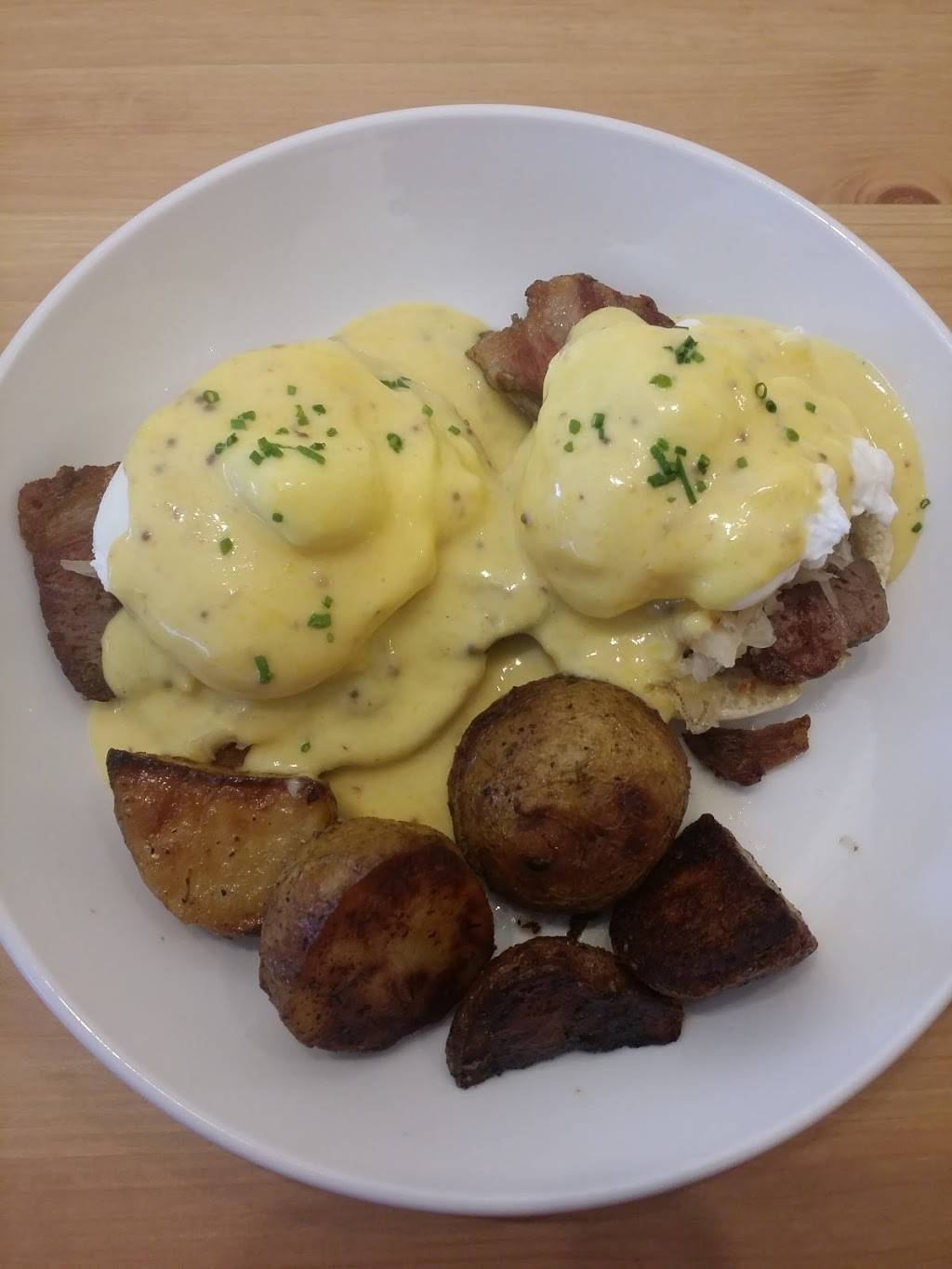 Benedict | restaurant | 405 S Union St, Traverse City, MI 49684, USA | 2314211000 OR +1 231-421-1000
