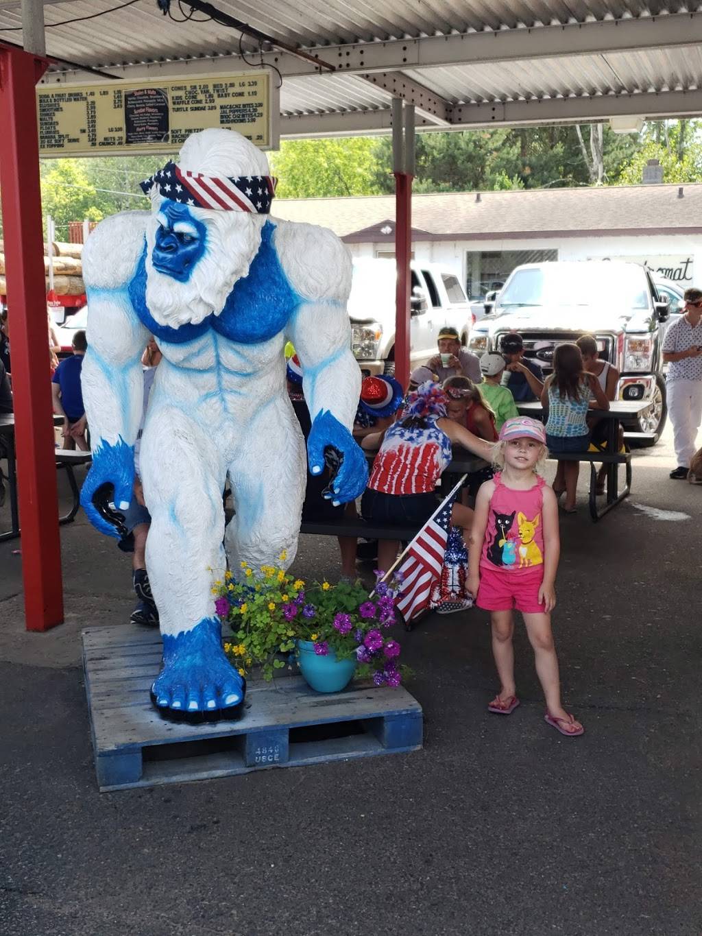 Yetis Drive-In | restaurant | 104 E Pioneer St, Crandon, WI 54520, USA | 7154785430 OR +1 715-478-5430