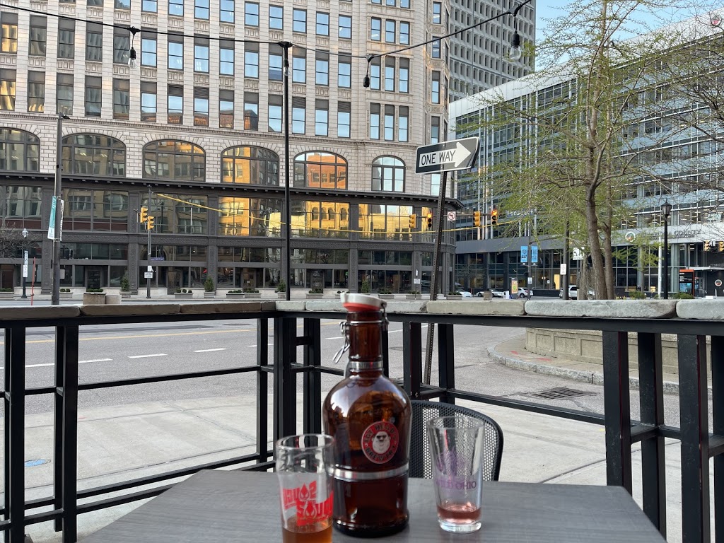 Whistle and Keg | restaurant | 818 Huron Rd E, Cleveland, OH 44115, USA | 2163315600 OR +1 216-331-5600