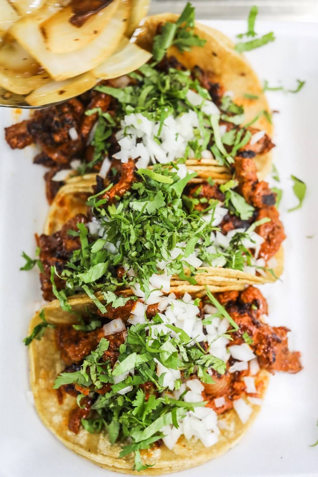 Azteca Taco Truck | restaurant | 2012 W College Ave, Milwaukee, WI 53221, USA | 4147128212 OR +1 414-712-8212